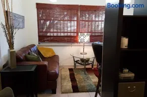 Spic and Span. Efficiency Studio Apartment! - Image 3