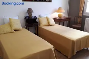Appartement Coeur de Ville avec Terrasse et Parking - Image 3