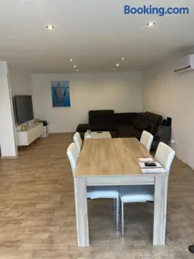 Superbe Appartement 2 chambres Avec Terrasse - Image 3