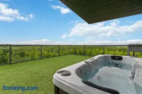 Exquisite Modern Collingview Retreat 86476 - Image 5