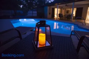 Beautiful Pool Home, Minutes from the Beach - Image 2