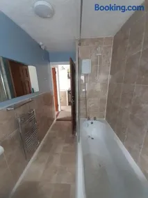 Entire House - Redruth - Image 4