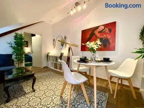 Pure History 1BR in Downtown Villa - Image 4