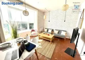 Koala and Tree - Rustic 3 Bedroom Flat with Parking - Image 3