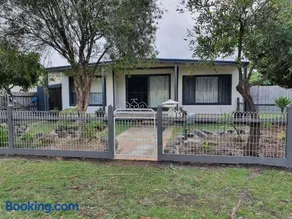 Ward Street Holiday House - Image 2