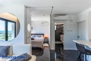 Black Pearl - Luxury 2 bed - Sea - City Centre - Image 3