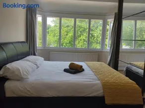 St Albans City Home from Home - Image 3