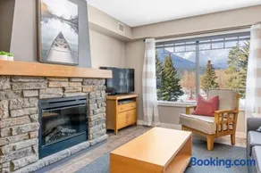 3 Bedroom Mountain Retreat New full-renovation Near Banff Canmore Sleeps 8 Sanitizing Protocols NEWL - Image 5