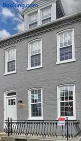 Industrial Brick Townhouse in Downtown Lancaster - Image 5