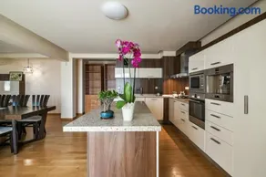 Super BIG 4 bedrooms flat with parking - TOP CENTER - Image 2