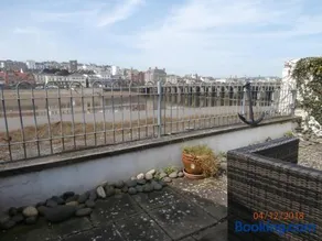 Riverside House - Image 2