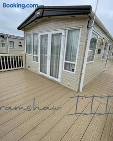 Bramshaw III Luxury Caravan Hire - Image 2