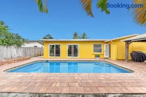 Beautiful home pool near Sawgrass Mills Mall - Image 2