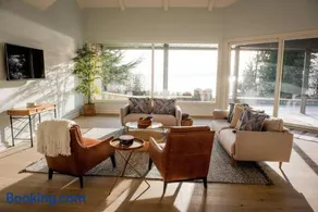 Luxury Oceanside Villa l Private Beach Access - Image 2