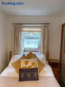 Rose Cottage Trevarren Saint Columb Cornwall TR96PJ - Image 2