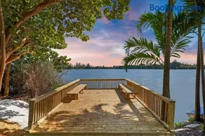 21 home on a large lake w great outdoor space - Image 2