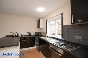 Aston Henry James Courtlands Cosy apartment close to Maidenhead train station - Image 4