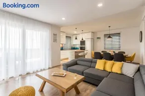 Villa Beata Pool & View - Image 4