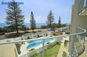 Luxury Beachfront Apartment with Spectacular Views - Image 2