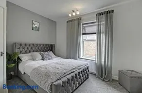 SPRING HALL'S City House - Image 4