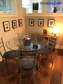 Modern Apartment in Beautiful Kitsilano - Image 2