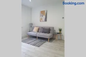 Entire Apartment! 2 double beds, sleeps upto 4 - Image 3