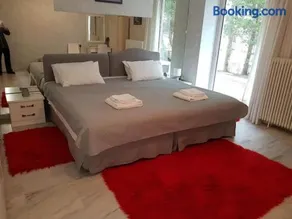 Athens homm Riviera Apartment with Garden, Voula - Image 2
