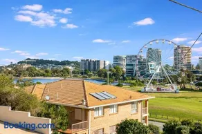Point Danger Lodge unit 10 - Centrally located one bedroom Studio - Image 2
