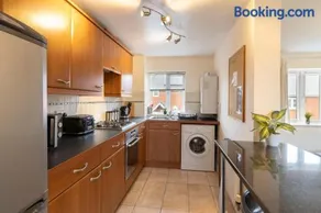 OPP Apartments BR - Contractors Exeter City, M5 link, Sowton, Free Parking&Wifi - Image 3
