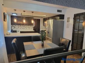 NICE HOME NEAR I10, 4 BEDROOM, 9PPL, WESTSIDE - Image 2