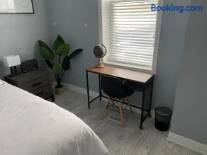 Modern Cali-Style 4 BDRM House - Image 3