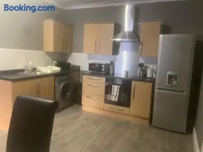 Refurbished 1 Bedroom Flat & Additional Sofa Bed - Image 2