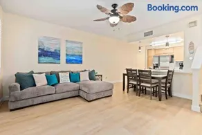 Beach Villa Perfect for Family Getaway - Image 3
