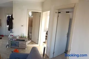 2+1 home in Gülbahçe. The cats in the photos won't be at home and the home will be cleared thoroughly. 1 minute to beach 10 minutes to surf house. - Image 3
