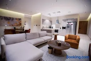 Luxuries Three bedrooms Apartment In AlNakheel - Image 4