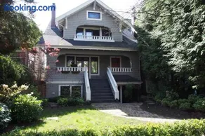Modern Apartment in Beautiful Kitsilano - Image 4