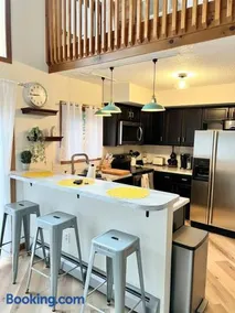 POCONOS 3br,2ba Lake Home w/ HOT TUB. Near Jack Frost Ski & Kalahari - Image 3