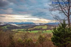 Secluded views make this an instant favorite - Image 3