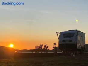 Romantico Trailer com Vista Incrível - Image 3