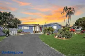 Hollywood Private Pool, 4 Bedrooms Vacation Rental - Image 2