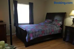 3-bedroom house with an amazing lake view - Image 4