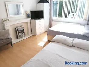 Large Private Double Bedroom in Luton - Image 3