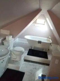 Home away with a hot tub - Image 3