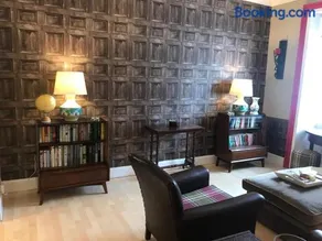 Central Apartment-Classic Style - Image 2