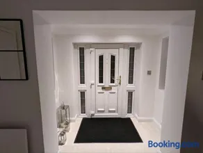 Beautiful Home 5 mins from Virginia water - Image 2