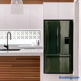 Sea Breeze on Oceanic, Luxury Beach Holiday Home - Image 2