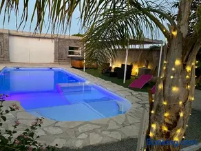 Exclusiva Piscina con Jacuzzi y Jardin privado - Image 2
