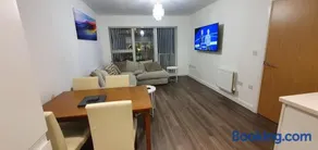 Sterling River view Apartment, Greenhithe 4 with Netflix & Amazon Music - Image 2