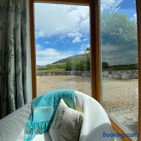 Ballyvaughan Burren Mountain Views Luxury Suite - Image 2