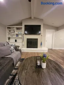 Paradise Bay Entire Home - Image 2